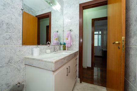 Apartamento à venda com 130m², 4 quartos e 2 vagas Apartamento à venda com 130m², 4 quartos e 2 vagasBANHEIRO2