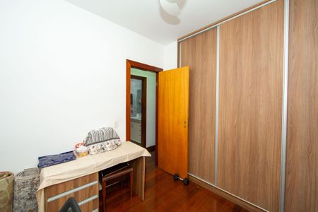 Apartamento à venda com 130m², 4 quartos e 2 vagas Apartamento à venda com 130m², 4 quartos e 2 vagasQUARTO3