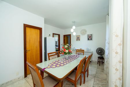 SALA de apartamento à venda com 4 quartos, 130m² em Caiçara-adelaide, Belo Horizonte