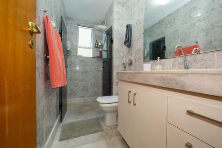 Apartamento à venda com 130m², 4 quartos e 2 vagas Apartamento à venda com 130m², 4 quartos e 2 vagasBANHEIRO2