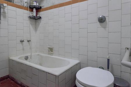 Casa à venda com 360m², 2 quartos e 3 vagasBanheiro social 