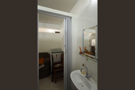 Casa à venda com 250m², 3 quartos e 5 vagasBanheiro Social 2