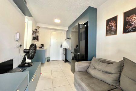 Sala de apartamento para alugar com 2 quartos, 35m² em Jardim Itacolomi, São Paulo