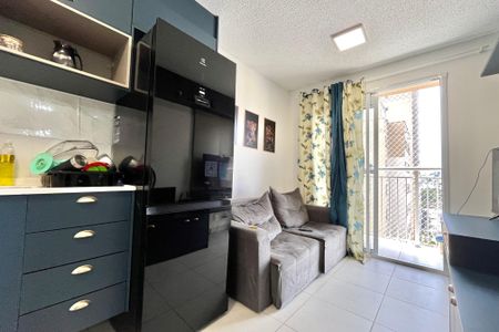 Sala de apartamento para alugar com 2 quartos, 35m² em Jardim Itacolomi, São Paulo