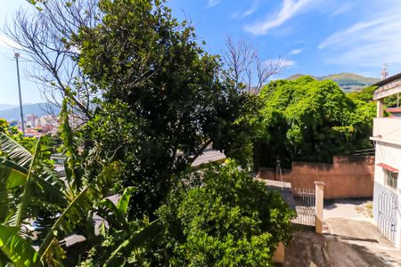 Sala vista  de casa para alugar com 2 quartos, 68m² em Encantado, Rio de Janeiro