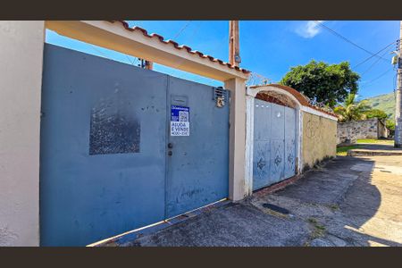 Casa para alugar com 81m², 2 quartos e 1 vaga Casa para alugar com 81m², 2 quartos e 1 vagaFachada com placa