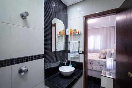 Casa à venda com 360m², 3 quartos e 3 vagasCasa 1 - Banheiro da suíte 