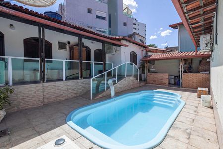 Casa à venda com 360m², 3 quartos e 3 vagasPiscina