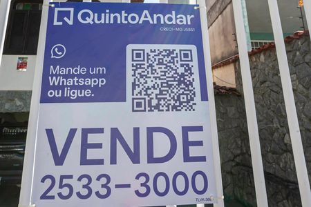 Casa à venda com 360m², 3 quartos e 3 vagasFachada