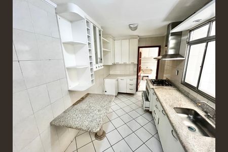 Casa à venda com 178m², 4 quartos e 1 vaga Casa à venda com 178m², 4 quartos e 1 vagaCozinha