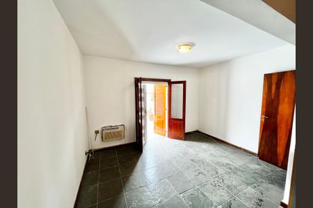 Casa à venda com 178m², 4 quartos e 1 vaga Casa à venda com 178m², 4 quartos e 1 vagaQuarto 1
