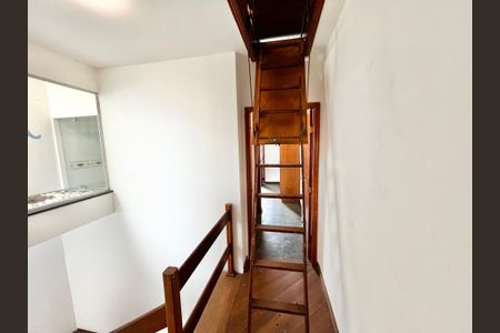 Casa à venda com 178m², 4 quartos e 1 vaga Casa à venda com 178m², 4 quartos e 1 vagaCorredor