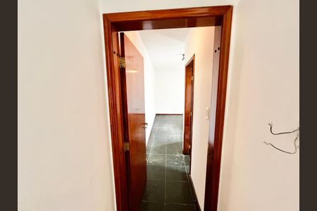 Casa à venda com 178m², 4 quartos e 1 vaga Casa à venda com 178m², 4 quartos e 1 vagaCorredor