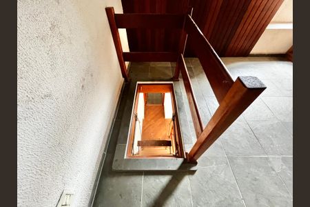 Casa à venda com 178m², 4 quartos e 1 vaga Casa à venda com 178m², 4 quartos e 1 vagaCobertura Escada