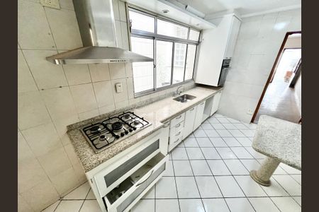 Casa à venda com 178m², 4 quartos e 1 vaga Casa à venda com 178m², 4 quartos e 1 vagaCozinha