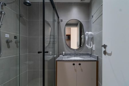 Banheiro de kitnet/studio para alugar com 1 quarto, 23m² em Barra Funda, São Paulo