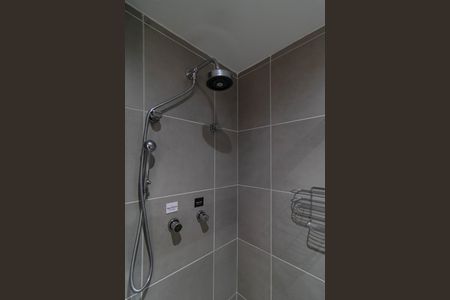 Banheiro de kitnet/studio para alugar com 1 quarto, 23m² em Barra Funda, São Paulo