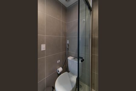 Banheiro de kitnet/studio para alugar com 1 quarto, 23m² em Barra Funda, São Paulo