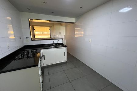 Cozinha de apartamento para alugar com 2 quartos, 87m² em Tauá, Rio de Janeiro