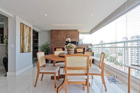 Apartamento à venda com 125m², 3 quartos e 2 vagas Apartamento à venda com 125m², 3 quartos e 2 vagasVaranda