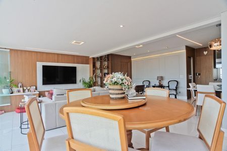 Apartamento à venda com 125m², 3 quartos e 2 vagas Apartamento à venda com 125m², 3 quartos e 2 vagasSala