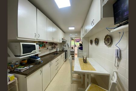 Apartamento à venda com 106m², 3 quartos e 2 vagas Apartamento à venda com 106m², 3 quartos e 2 vagasCozinha