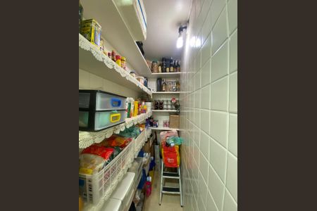 Apartamento à venda com 106m², 3 quartos e 2 vagas Apartamento à venda com 106m², 3 quartos e 2 vagasDespensa