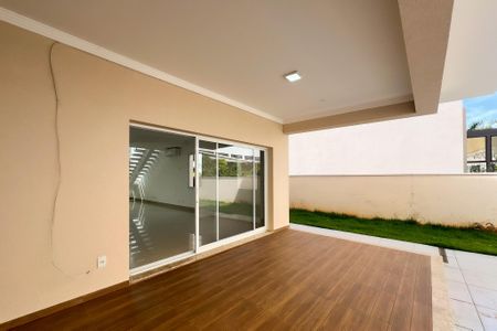 Casa de condomínio para alugar com 285m², 3 quartos e 5 vagas