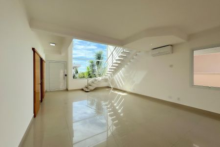 Casa de condomínio para alugar com 285m², 3 quartos e 5 vagas