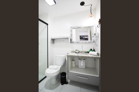 Banheiro de kitnet/studio para alugar com 1 quarto, 24m² em Vila Olímpia, São Paulo