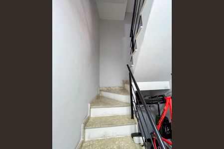 Casa à venda com 124m², 3 quartos e 3 vagasEscada