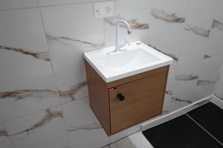 Banheiro de kitnet/studio para alugar com 1 quarto, 41m² em Sé, São Paulo