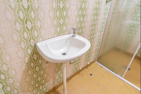 Banheiro de casa para alugar com 2 quartos, 120m² em Jardim Stella, Santo André