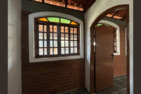 Casa para alugar com 280m², 5 quartos e 2 vagasEscada para o Sótão 