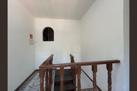 Casa para alugar com 280m², 5 quartos e 2 vagasEscada