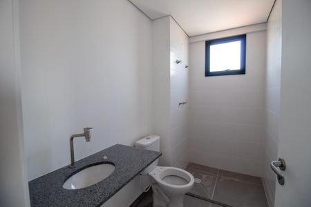 Banheiro de apartamento à venda com 1 quarto, 38m² em Jardim Trussardi, São Paulo