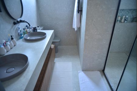 Apartamento à venda com 133m², 3 quartos e 3 vagasBanheiro da Suíte