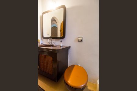 Casa de condomínio para alugar com 1300m², 4 quartos e 6 vagasBanheiro