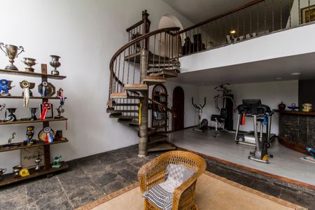 Casa de condomínio para alugar com 1300m², 4 quartos e 6 vagasAcademia