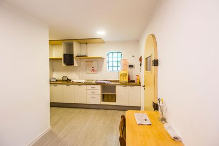 Casa de condomínio para alugar com 1300m², 4 quartos e 6 vagasÁrea de Serviço