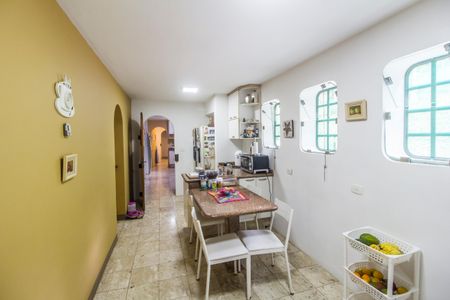 Casa de condomínio para alugar com 1300m², 4 quartos e 6 vagasCopa