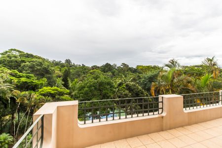 Casa de condomínio para alugar com 1300m², 4 quartos e 6 vagasVaranda