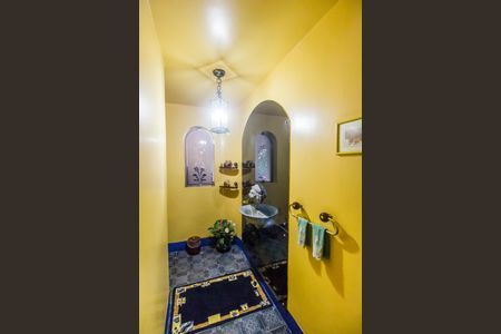 Casa de condomínio para alugar com 1300m², 4 quartos e 6 vagasLavabo