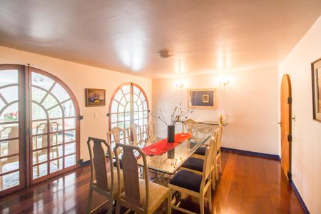 Casa de condomínio para alugar com 1300m², 4 quartos e 6 vagasSala 