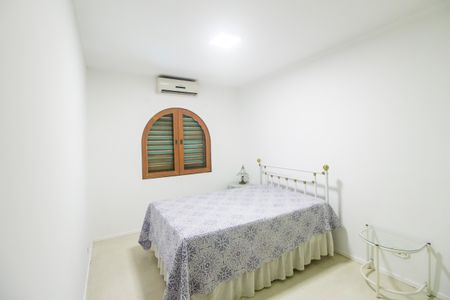 Casa de condomínio para alugar com 1300m², 4 quartos e 6 vagasQuarto