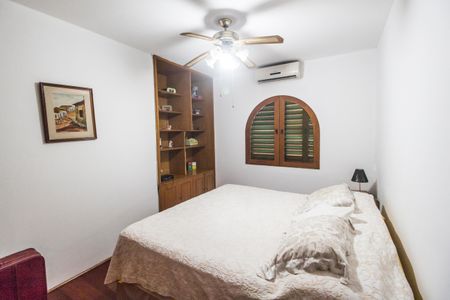 Casa de condomínio para alugar com 1300m², 4 quartos e 6 vagasQuarto