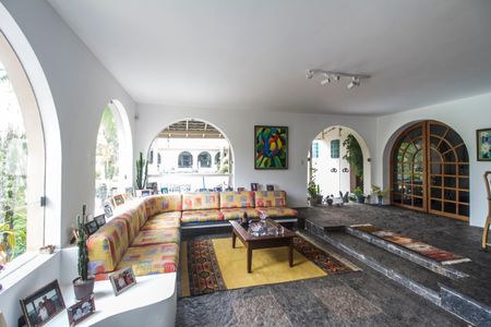 Casa de condomínio para alugar com 1300m², 4 quartos e 6 vagasSala 