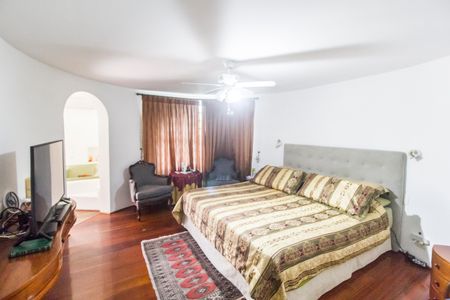 Casa de condomínio para alugar com 1300m², 4 quartos e 6 vagasQuarto