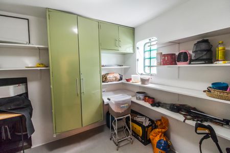 Casa de condomínio para alugar com 1300m², 4 quartos e 6 vagasDespensa