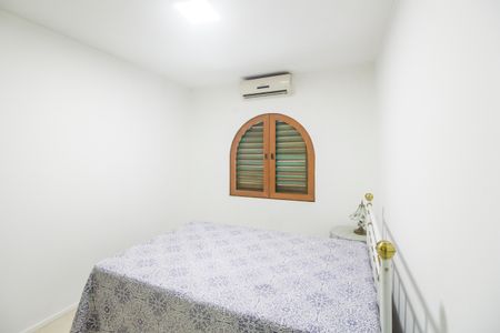 Casa de condomínio para alugar com 1300m², 4 quartos e 6 vagasQuarto